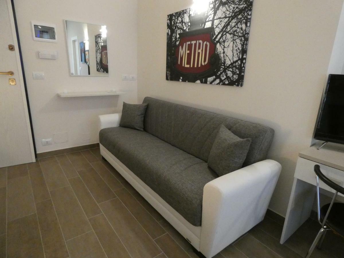 Metro Apartment Колленьо Екстер'єр фото
